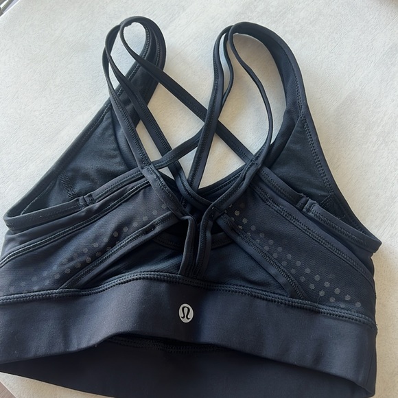 Women’s black Lululemon sports bra - Picture 2 of 2